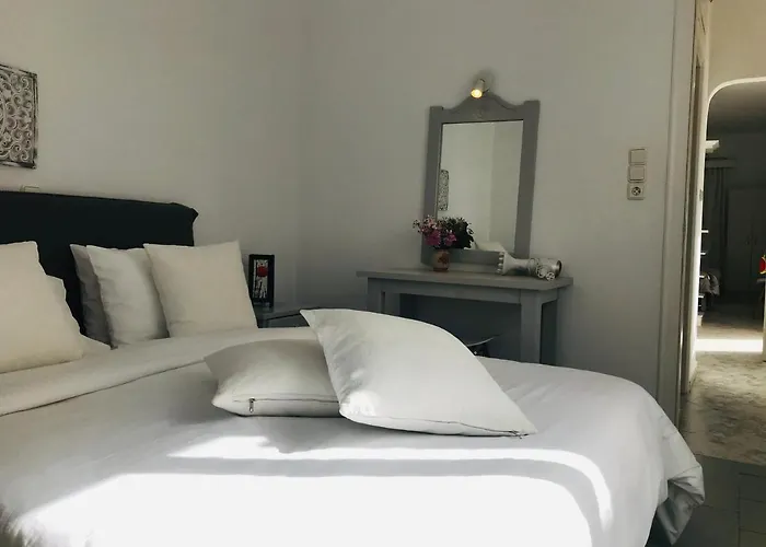 Violeta At Livadia Páros