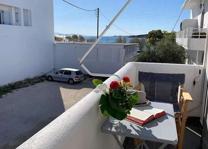 Violeta At Livadia Páros